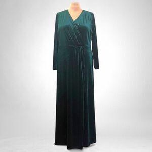 LOVE BY DESIGN Rosalie Long Sleeve Emerald Green Velvet Maxi Dress, NWT! Size 2X
